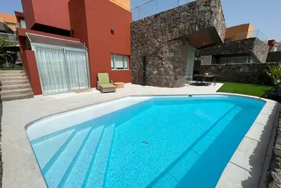 Image de Long Term Rental. Villa w/heated private pool, quiet location within golf course