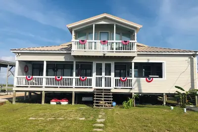 Image de Make some memories at this unique, family-friendly, waterfront fishing paradise!