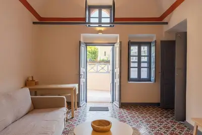 Image de St. Mammas Traditional Apartment. Live as a local in Santorini!