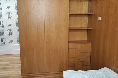 Image de City centre detached house with garden