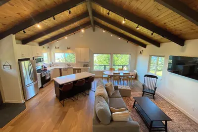 Image de The Beach House with Beautiful Ocean Views!