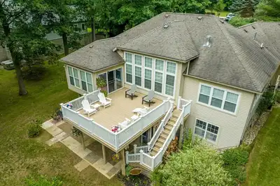 Image de \nGolf Retreat\nCanadian Lakes sleeps 10