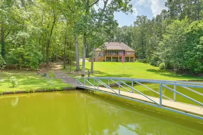 Image de Sunny Coosa River Hideaway w\/ Boat Dock & Slip!