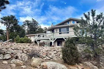 Image de Lyons Retreat- Scenic, tranquil, 40 acres, private, gated home w\/Reservoir views