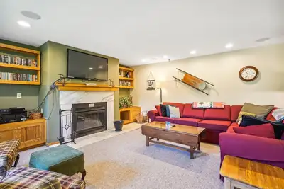 Image de Inviting Two bedroom Two bathroom Highridge Condo B12