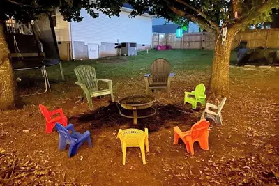 Image de Be Our Guest! Large fenced yard! Pet/kid friendly