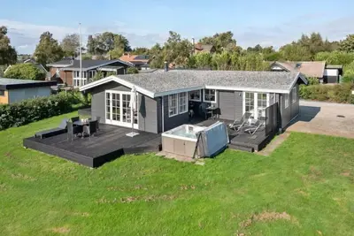 Image de \"Orsa\" - 80m from the sea by Interhome