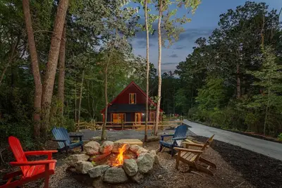 Image de Roosters Den! Modern Cozy Cabin!