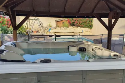 Image de Pool House Résidence Privée Avec Piscine et Spa