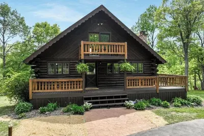 Image de Family Chateau w stream, 12 acres, close to Atv, Snowmobile, trails- Hayward Wi