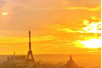 Image de Montmartre Flat with Eiffel Tower view