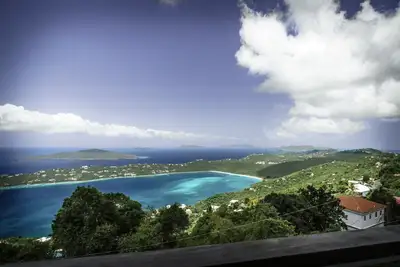 Image de 2br house w/incredible views of Magen's Bay and the Bvi!