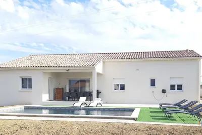 Image de Maison avec 4 chambres et piscine