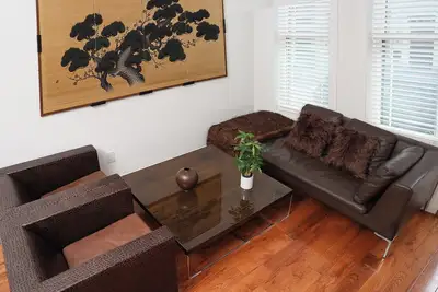 Image de Zen Vibes Townhouse with Rooftop Deck Skyline View