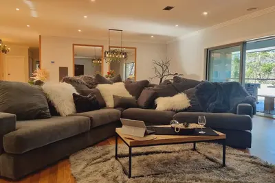 Image de Welcome to Your Luxurious Blue Mountains Retreat in Leura