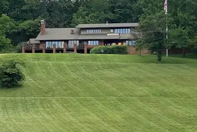 Image de Grafton Getaway @ Overlook Lodge - an 8, 000 sq foot home on 33 acres & sleeps 35