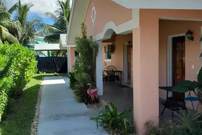 Image de Lovely, 2 bedroom unit with pool on site