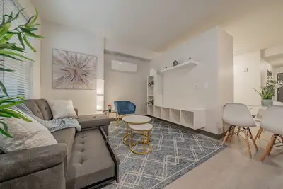 Image de Glamorous 1br Suite Fast Wi-Fi  Fiser Forum\n