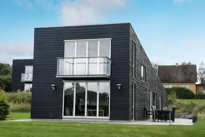 Image de \"Lyly\" - 100m from the sea by Interhome