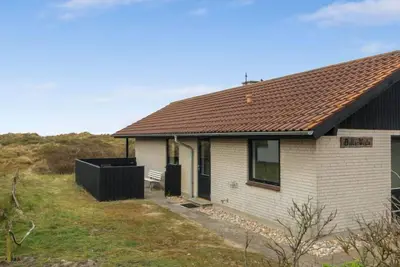 Image de \"Sophine\" - 50m from the sea by Interhome