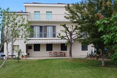 Image de Detached apartment in a very quiet area, with garden available