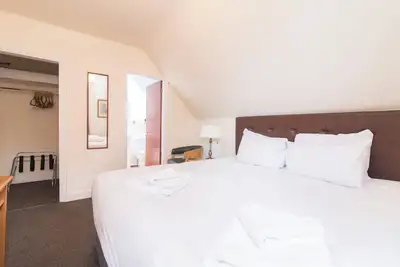 Image de Station Road - Contemporary 1bedroom Flat with 1 super king bed & ensuite bath