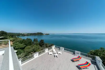Apartment in stately villa with direct access to Lake Bolsena