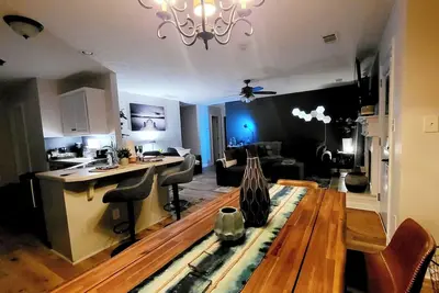 Image de Enchantress Lake Cottage - King Bed/Sleeps 10