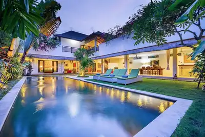 Image de 700m from beach, private 15m Pool 6 bedrooms