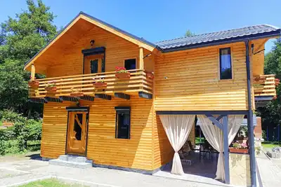 Image de Art House Transylvania, Valea Avrigului, Sibiu is a sustainable chalet in Avrig