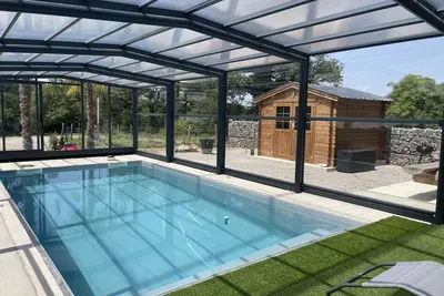 Image de Gîte rénové avec piscine chauffée couverte, climatisation, proche randonnées et attractions locales