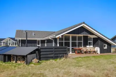 Image de \"Carola\" - 500m from the sea by Interhome