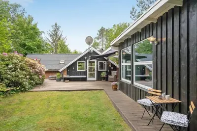 Image de \"Yonna\" - 400m from the sea by Interhome