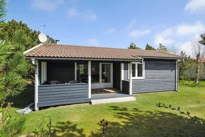 Image de \"Lökea\" - 800m from the sea by Interhome