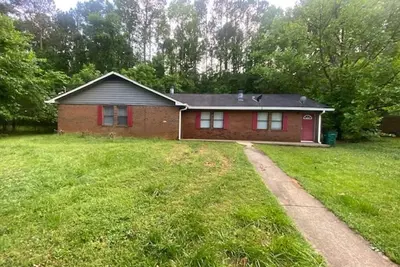 Fully Furnished Minutes from Downtown