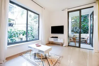 Charming & Quiet 2br Apartment near the beach by HolyGuest