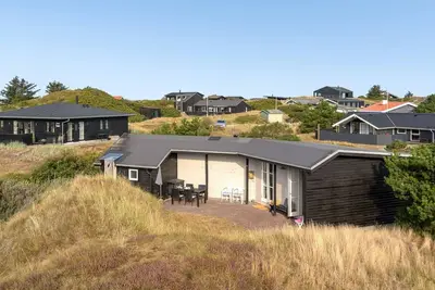 Image de \"Jules\" - 300m from the sea by Interhome