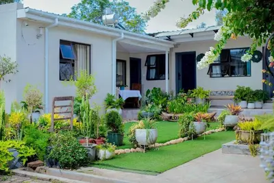 Image de Newly completed cozy hideaway between airport and city centre. Amazing garden!