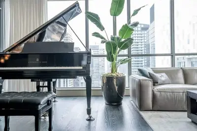 Image de Designer Penthouse with Grand Piano & Lake Views
