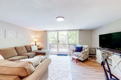 Image de Mad River Mountain Getaway | Two-story condo in Thornton with pool & deck