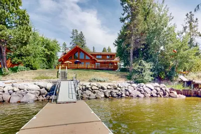 Image de Lakefront cabin with game room, sauna, lake views, private beach, grill, deck