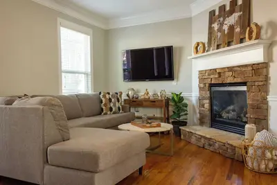 Private Luxury Townhome Midtown Atl