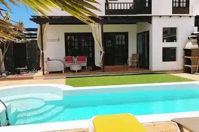 Image de Bonita villa con parking y piscina privada, en urbanización tranquila y familiar