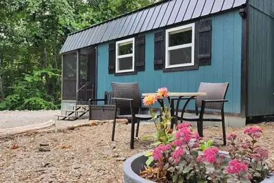 Image de Glamping Tiny Home near Center Hill Lake