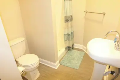 Image de Long Term Stay for Large Groups. Sleeps 8! 5 bedrooms 3 baths!