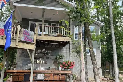 Image de Unwind at this peaceful oasis on the Ouachita River in Caddo Valley.