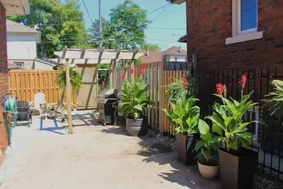 Image de Hot Tub, Tv & Sound bar with fire pit to enjoy. \n