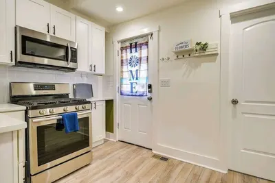 Image de Downtwn Stylish 3br/2ba with Exclusive Parking in Annapolis-Usna Stadium