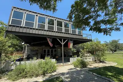 Image de Frio River Paradise, Park Like River frontage, Pets Welcome, Fenced Yard! !