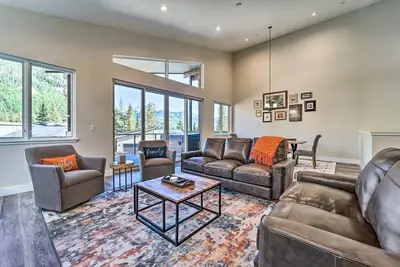 Image de Summer Vibes Only: Jacuzzi + Lake Views Just Minutes from Durango Tesla Charger